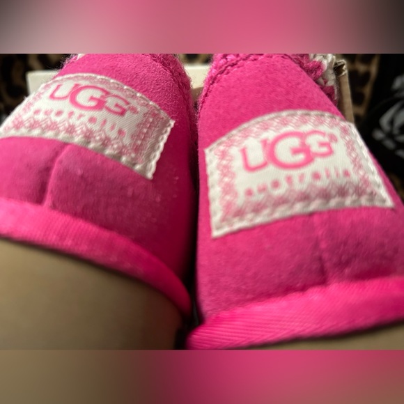 Women pink and cream sweater UGG size 7 - Picture 2 of 3